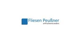 Blaues Quadrat-Logo von „Fliesen Peußner“ mit Slogan „erfrischend anders“ auf weißem Hintergrund.