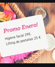 Canasta con flores y texto de promoción de enero para servicios faciales y de pestañas.