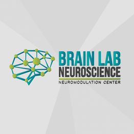 Logotipo de Brain Lab Neuroscience con diseño de cerebro conectado por líneas y círculos.