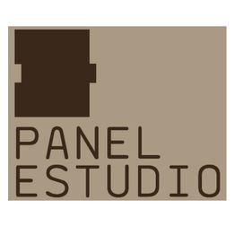 Logo de Panel Estudio en colores marrón oscuro y beige.
