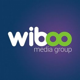 Logo de Wiboo Media Group sobre un fondo azul y morado.