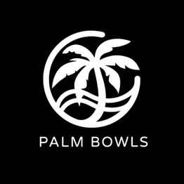 Eine weiße Palme im Kreis mit dem Text "Palm Bowls" auf schwarzem Hintergrund.