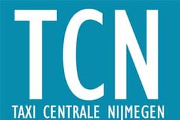 Logo van Taxi Centrale Nijmegen op een blauwe achtergrond met witte letters.