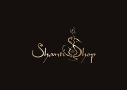 Schwarzes Logo mit der Aufschrift „Shanti Shop“ in goldenen Buchstaben und einer Hookah-Grafik.