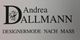 Logo von Andrea Dallmann: "DESIGNERMODE NACH MASS" in schwarzer Schrift auf weißem Hintergrund.