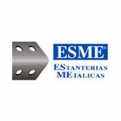 Logotipo de ESME, Estanterías Metálicas, con un diseño de estante gris a la izquierda.