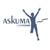 Logo mit dem Wort "ASKUMA" und einer jubelnden Person, die durch ein Band springt.