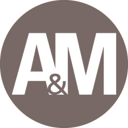 Ein braunes Logo in einem Kreis mit den Buchstaben A&M in Schwarz.