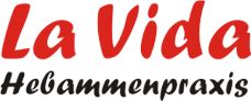 Roter Schriftzug "La Vida" und schwarzer Text "Hebammenpraxis" auf weißem Hintergrund.