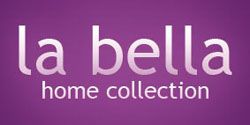 Lila Hintergrund mit weißem Text: „La Bella Home Collection“.