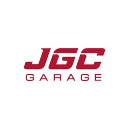 Logo de "JGC Garage" en letras rojas sobre fondo blanco.
