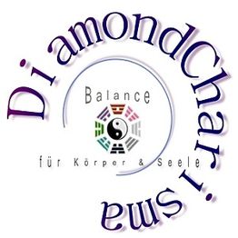 Text-Logo mit "DiamondCharisma", Yin-Yang-Symbol und der Aufschrift "Balance für Körper & Seele".