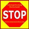 Rotes Stoppschild mit gelbem Rand, Text: "Astrologieberatung Blechschmidt, www.astronzeichen.com".