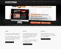 Website mit Bildschirm, Texten und Menüs in modernem Design. Oben steht "EDV und Webprojekte".