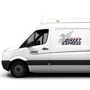 Weißer Lieferwagen mit der Aufschrift "Direkt Express" und einem geflügelten Pferd-Logo.