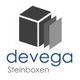 Logo von devega Steinboxen mit stilisiertem schwarzem und grauem Würfel.