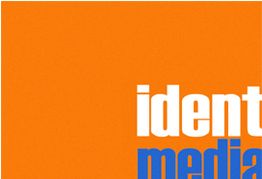 Orange Hintergrund mit den Worten "ident" in Weiß und "media" in Blau.