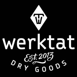 Logo von "werktat" mit Schrift "Est. 2013" und "Dry Goods" auf schwarzem Hintergrund.