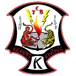 Ein Wappen mit rotem Drachen und Tiger, darüber Flamme. Text: "Kenpo Karate".
