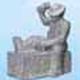 Statue eines Bäckers mit Hut, der einen Ofen bedient. Hintergrund in hellblau.