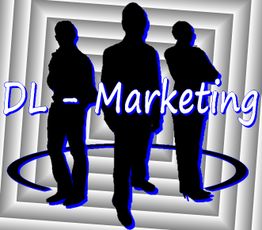Drei schwarze Silhouetten vor abstraktem Hintergrund mit Text „DL-Marketing“ in Blau.