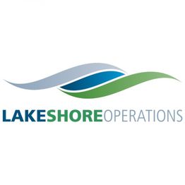 Logo von Lakeshore Operations mit blauen und grünen Wellen und dem Firmennamen darunter.