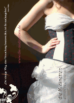 Frau in weiß-schwarzem Kleid mit Hand an der Hüfte, Text am Rand, stilisierte Blumen unten.