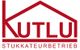 Logo mit rotem Schriftzug "Kutlu Stukkateurbetrieb" in Hausform.