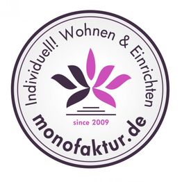 Logo mit stilisierter Blume, Text: "Individuell! Wohnen & Einrichten, monofaktur.de, seit 2009".