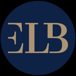 Dunkelblauer Kreis mit beigefarbenem Schriftzug "ELB".