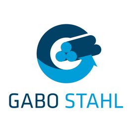 Logo mit drei Stahlröhren in einem Pfeilkreis, darunter der Text "GABO STAHL" in Blau.
