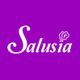 Lila Hintergrund mit dem weißen Schriftzug "Salusia" und einem kleinen Salatblatt-Symbol.