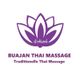 Logo einer traditionellen Thai-Massage mit lila Lotusblume und Schriftzug "BuaJan Thai Massage".