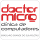 Logotipo da Doctor Micro, clínica de computadores em Pelotas, RS, Brasil. Nome em vermelho.