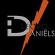 Logo met grijze "D" en oranje bliksemschicht. Tekst: "ELEKTRO DANIELS" op zwarte achtergrond.