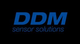Blaues DDM-Logo mit dem Text "sensor solutions" auf schwarzem Hintergrund.