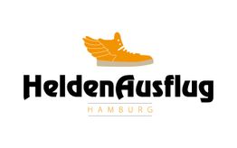 Logo mit orangem Schuh und Flügel, Text "HeldenAusflug Hamburg".