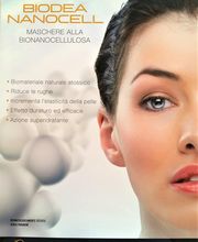 Frau mit Beauty-Maske, Text zu bionanocelluloser Maske und kosmetischen Vorteilen.