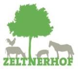 Baum mit Tieren: Hahn, Schwein, Pferd und Schaf. Text: "Zeltnerhof" in Grün dargestellt.