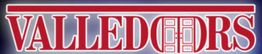 Logo rosso su sfondo blu con la scritta "VALLEDOORS" e una porta stilizzata nelle lettere O.