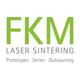Das Logo zeigt „FKM Laser Sintering“ in Grün und Grau mit den Worten Prototypen, Serien, Outsourcing.