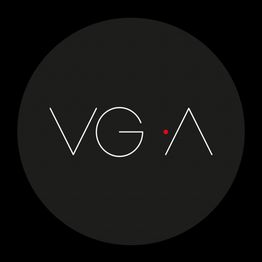 Logo con le lettere "VG-A" in bianco su sfondo nero, con un punto rosso accanto alla "A".