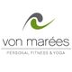 Logo: Grauer und grüner Schwung über dem Text "von marées Personal Fitness & Yoga".
