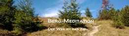 Pfad durch Wald und Wiese, Text: "Berg-Meditation - Der Weg ist das Ziel".