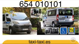 Furgoneta gris accesible para discapacitados, con información de contacto en taxi-taxi.es.