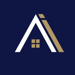 Ein stilisiertes Hauslogo in Blau, Weiß und Gold mit Fenstern und Dachform.
