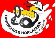 Logo der Fahrschule Horlacher mit rotem Hintergrund und stilisiertem gelbem Vogel mit Helm.