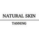 Text: "NATURAL SKIN TANNING". Schwarzer Text auf weißem Hintergrund.