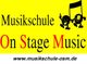 Logo der Musikschule On Stage Music mit Website und zwei fröhlichen Notenfiguren auf gelbem Hintergrund.