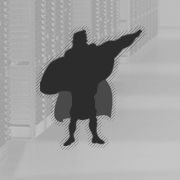 Eine schwarze Superheldensilhouette mit Umhang vor unscharfem Hintergrund.